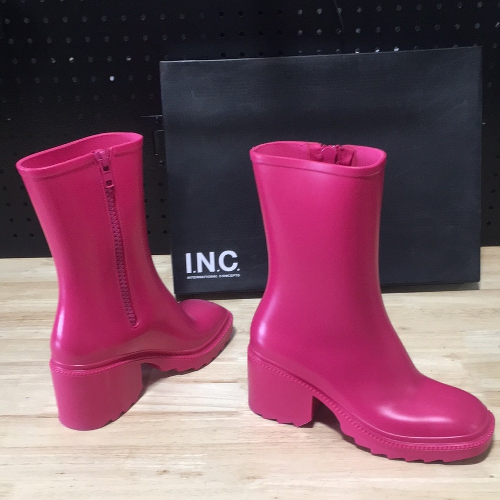 New WB Woman’s INC International Concepts Pink Platform Rain Boots